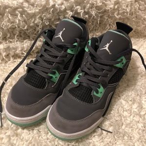 Kids Jordan’s size 3